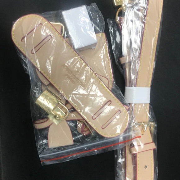 White Duffle Bag with cute letters on it. Murakami lv Multicolor - Picture 5 of 9